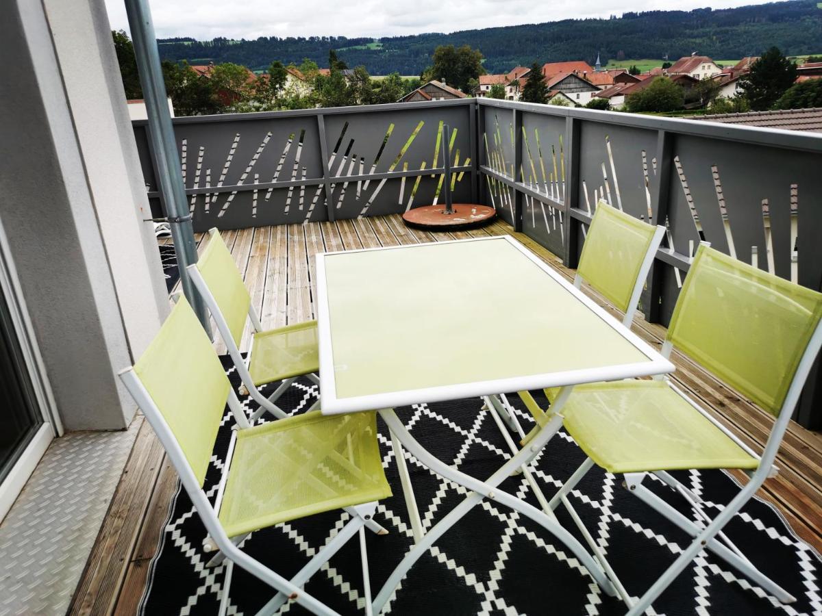 Superbe Appartement Neuf Avec Terrasse Orchamps-Vennes Exterior photo